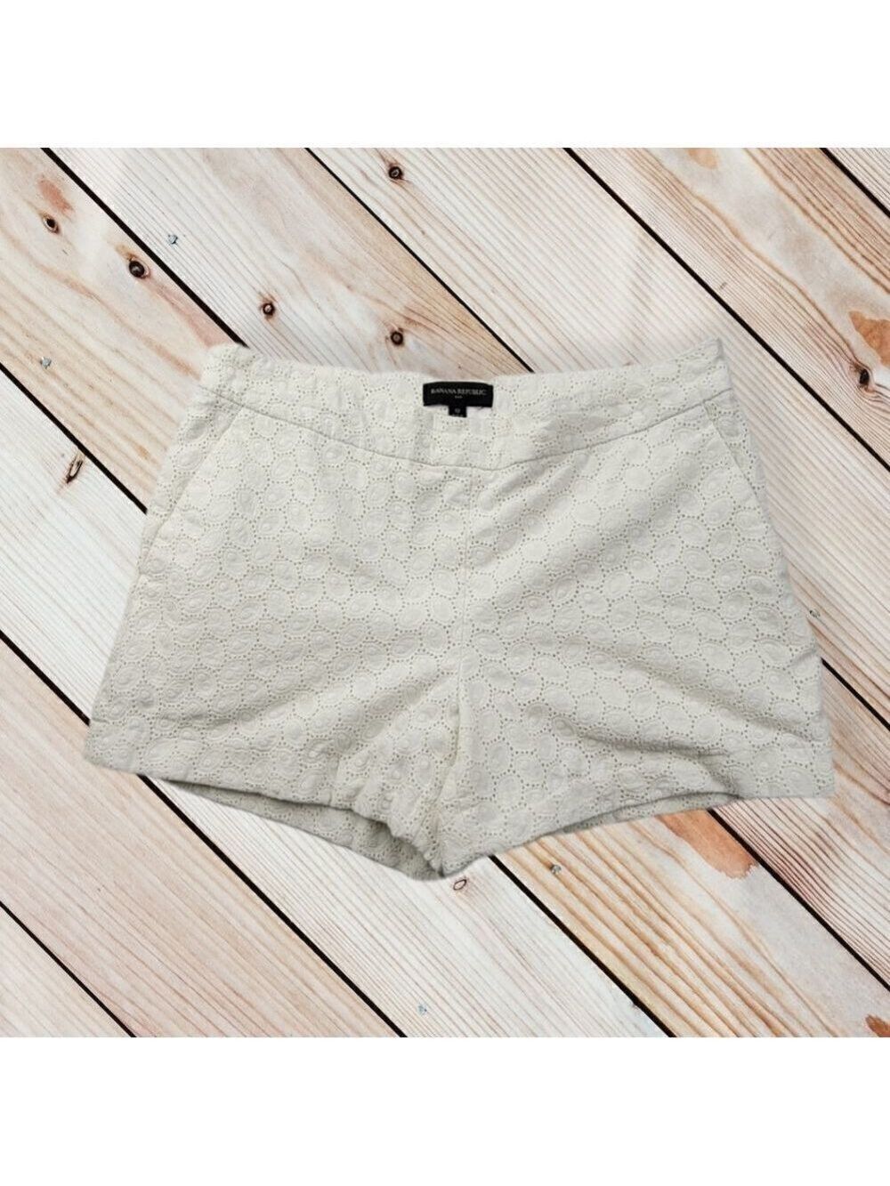 Banana Republic Embroidered White Shorts Size 12
